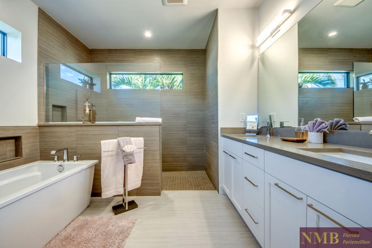 Ferienhaus-Cape-Coral-Sanisbar Breeze_39-Master-Bathroom